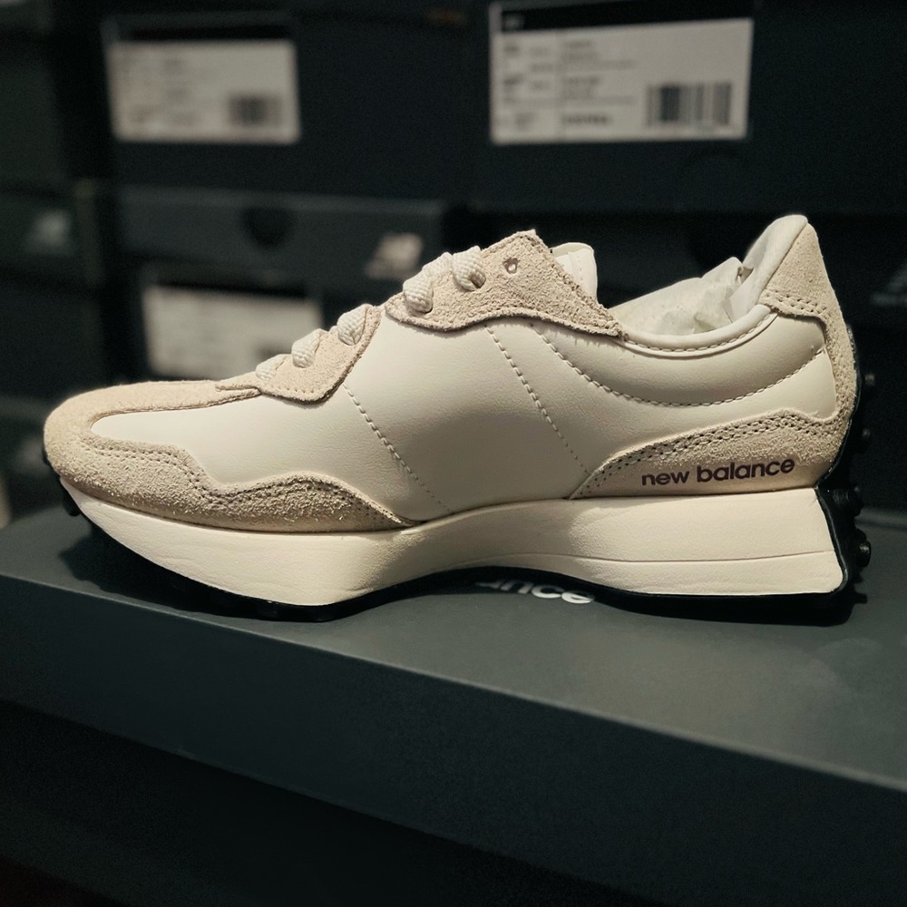 New Balance 327 Women Sneakers Shoes Moonbeam White Burgundy various sizes 💫 - Picture 11 of 11
